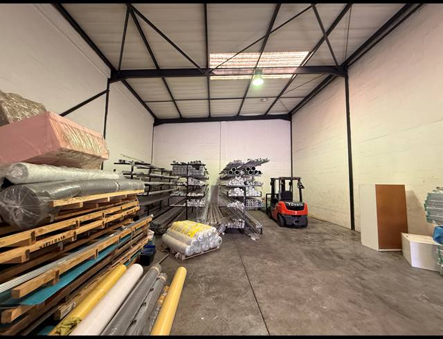 296M² WAREHOUSE TO LET IN BEACONVALE